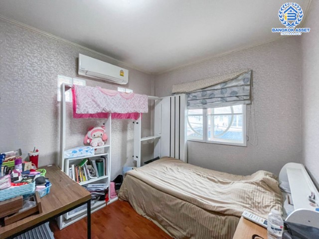 *****บ้านเดี่ยวมือสอง ม.ศุภาลัยการ์เด้นวิลล์ แจ้งวัฒนะ-หลักสี่ เนื้อที่กว่า 71.2 ตร.ว. ฟังก์ชันครบ 4 ห้องนอน 3 ห้องน้ำ 2 ที่จอดรถ บ้านสวย สภาพดีมาก พร้อมเข้าอยู่ แถมฟรี !! เครืองปรับอากาศ 4 เครื่อง+เครื่องทำน้ำอุ่น 2 เครื่อง ตอบโจทย์ทุกครอบครัว บนทำเลเดินทางสะดวก เข้าสู่ใจกลางเมืองได้อย่างสะดวกสบาย ใกล้ทางด่วนศรีสมานและรถไฟฟ้าสายสีแดง สถานีดอนเมือง